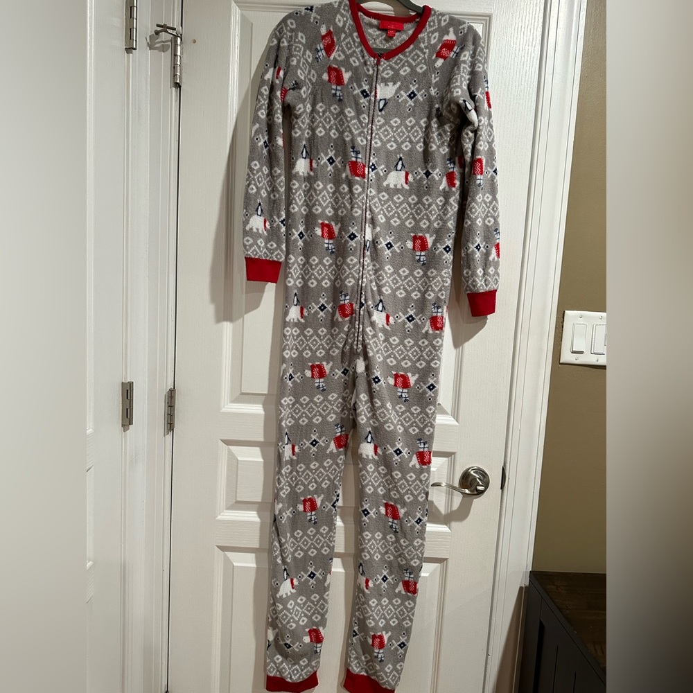 CLOSET LIQUIDATION Christmas Pajamas - Youth Grey with Polar Bears